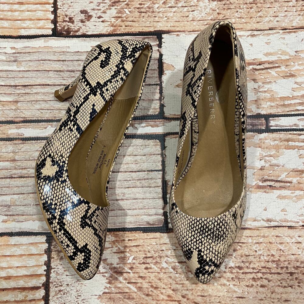 River Berry snake print pumps size 6.5